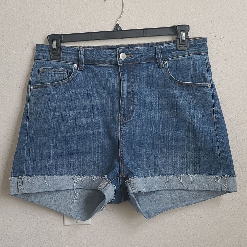 PLUS SIZE SHEIN WOMAN'S JEAN SHORTS - Picture 1 of 10